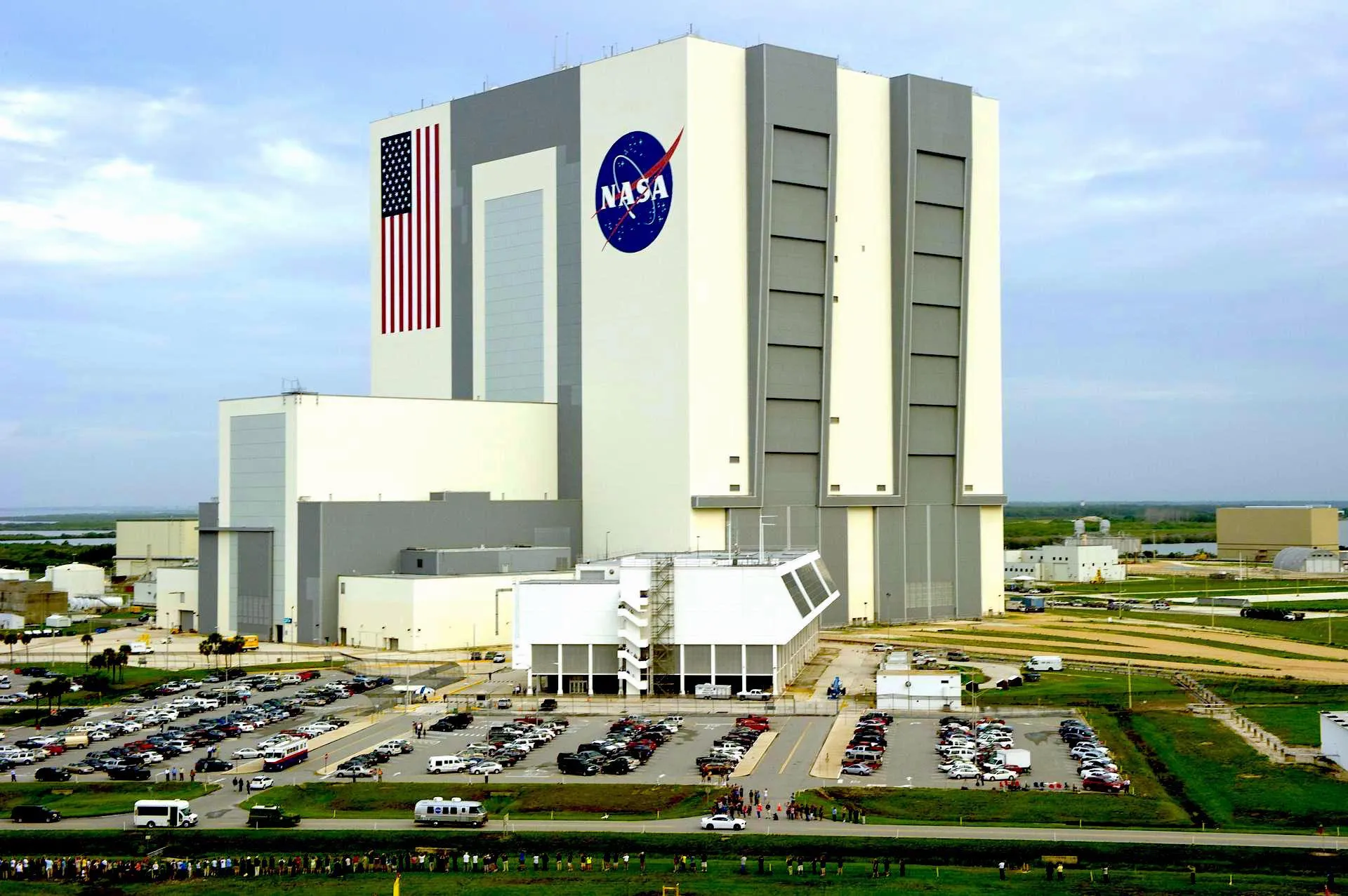 apollo-book-vab_exterior_and_lcc.jpg