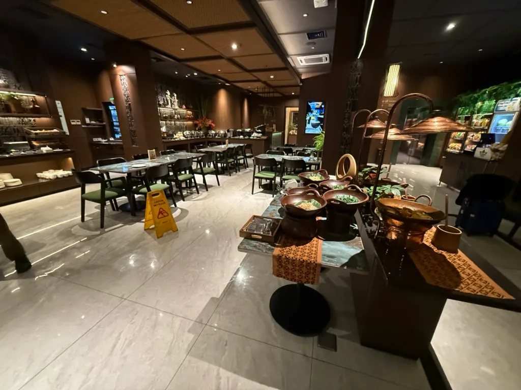 cathay-runbook-hotel-breakfast.jpeg